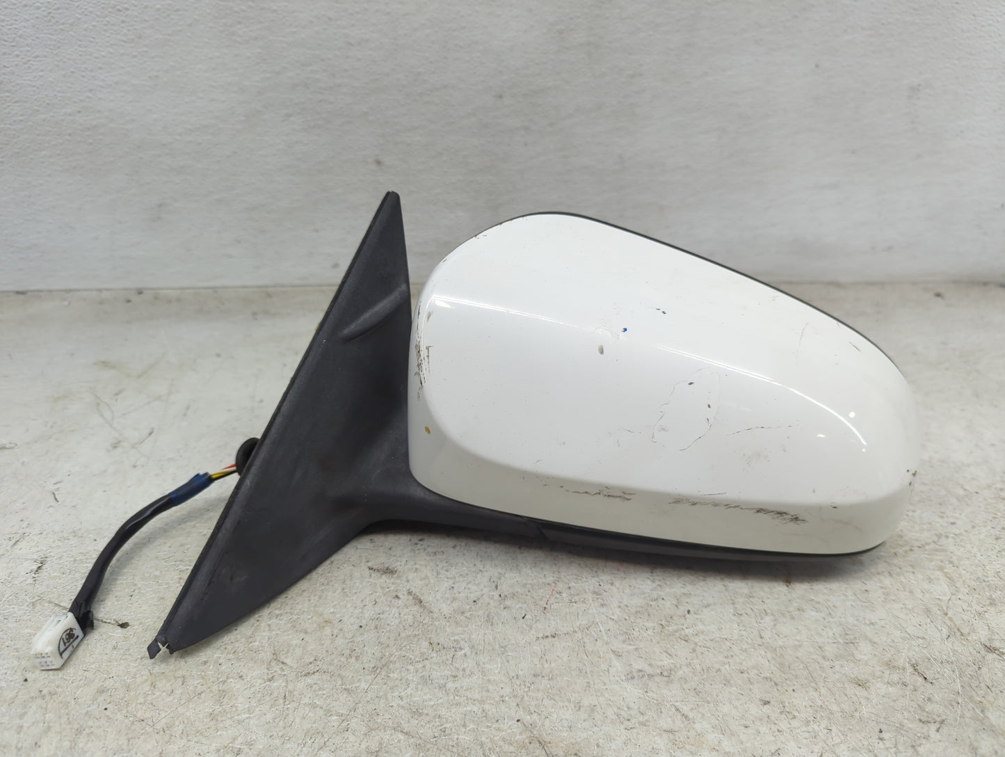 2012-2014 Toyota Camry Driver Side View Mirror - Left Door Mirror OEM Used - Oemusedautoparts1.com