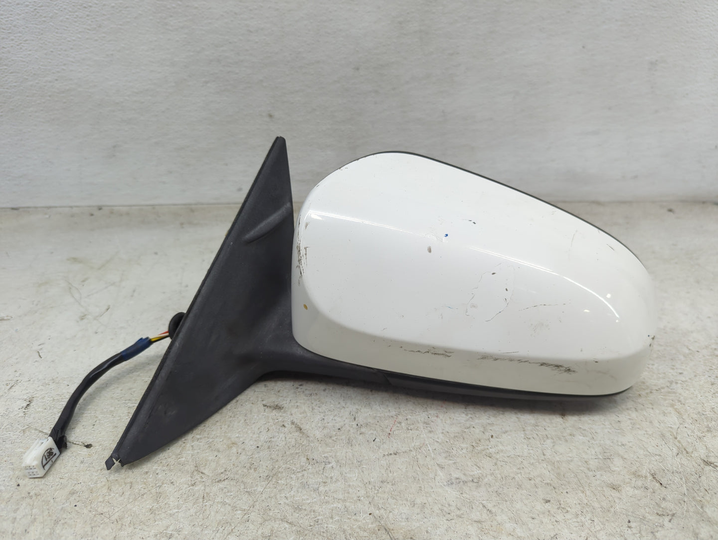 2012-2014 Toyota Camry Driver Side View Mirror - Left Door Mirror OEM Used - Oemusedautoparts1.com