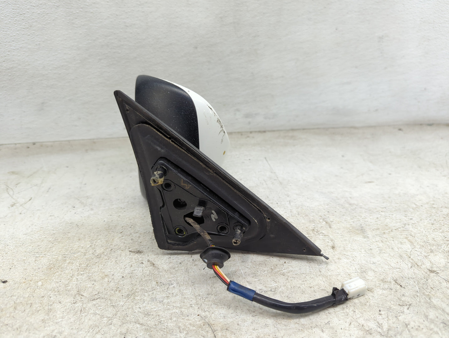 2012-2014 Toyota Camry Driver Side View Mirror - Left Door Mirror OEM Used - Oemusedautoparts1.com