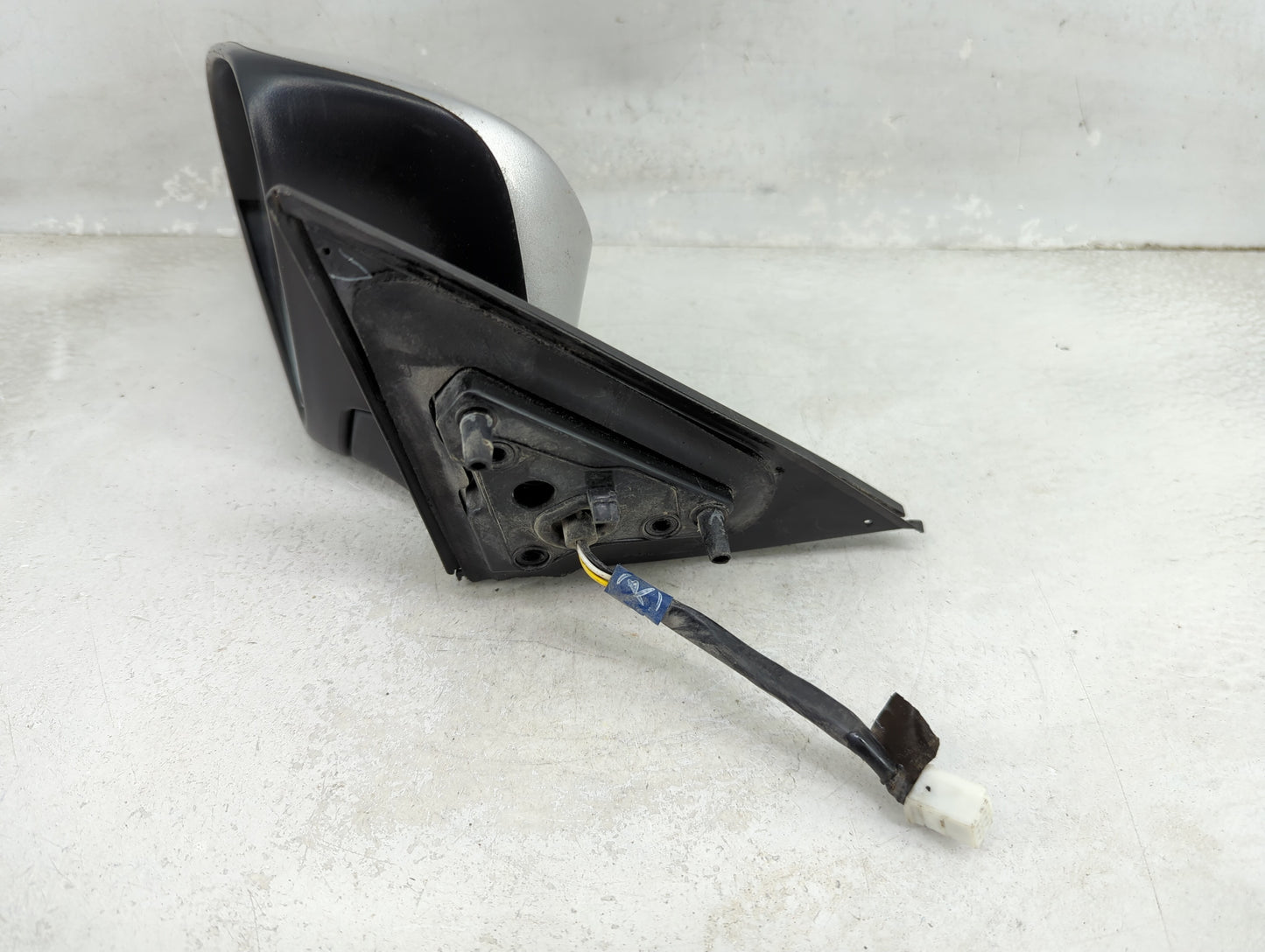 2012-2014 Toyota Camry Driver Side View Mirror - Left Door Mirror OEM Used - Oemusedautoparts1.com