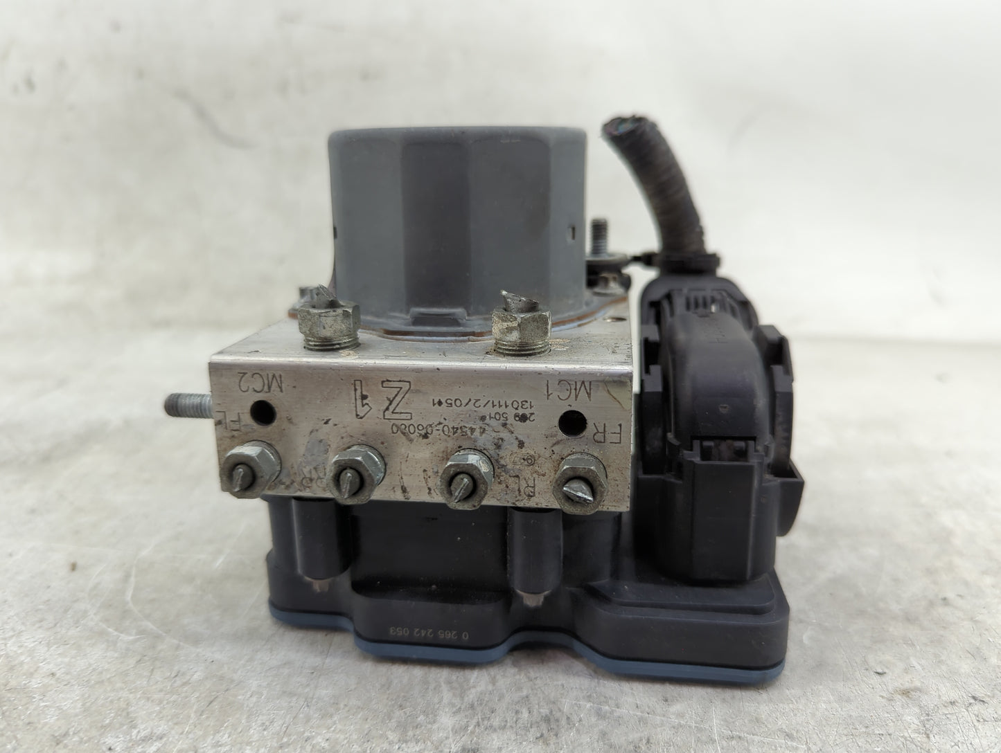 2013-2014 Toyota Camry ABS Pump Control Module Replacement P/N:44540-06080 Fits Fits 2013 2014 OEM Used Auto Parts - Oemused