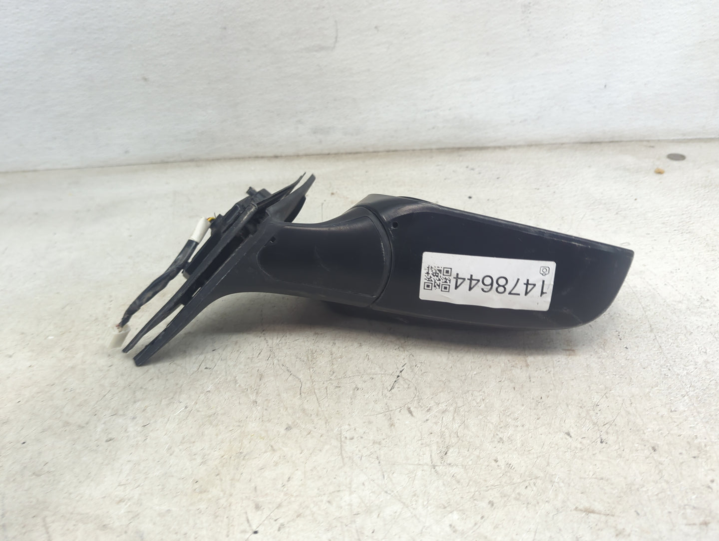 2012-2014 Toyota Camry Passenger Side View Mirror - Right Door Mirror OEM Used - Oemusedautoparts1.com