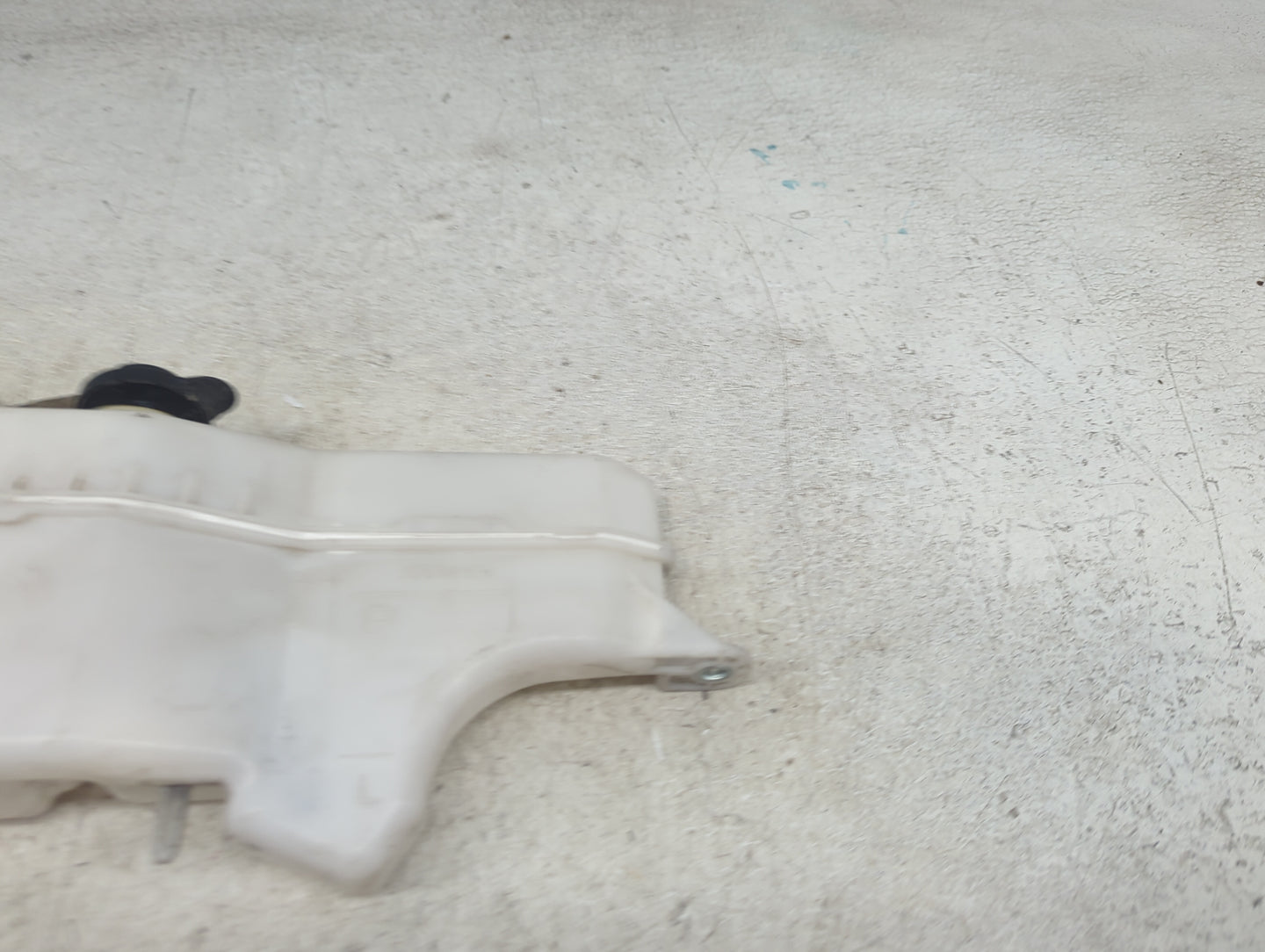 2013 Toyota Camry Radiator Coolant Overflow Expansion Tank Bottle - Oemusedautoparts1.com