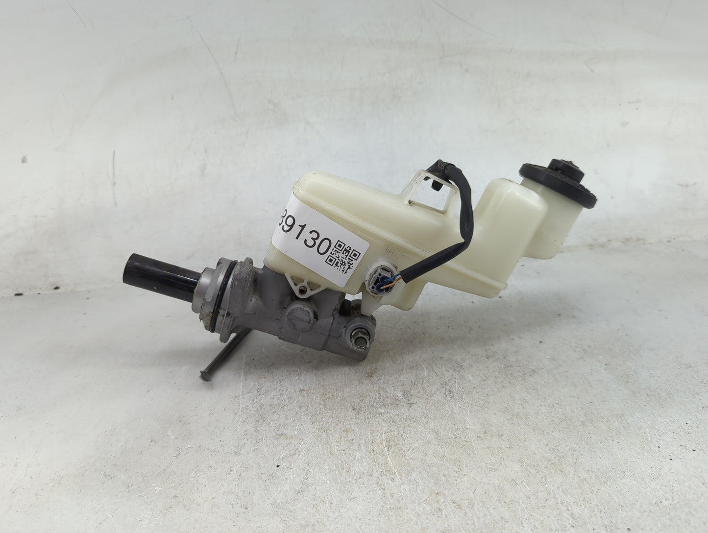 2013-2013 Toyota Camry Brake Master Cylinder 1489130 - Oemusedautoparts1.com