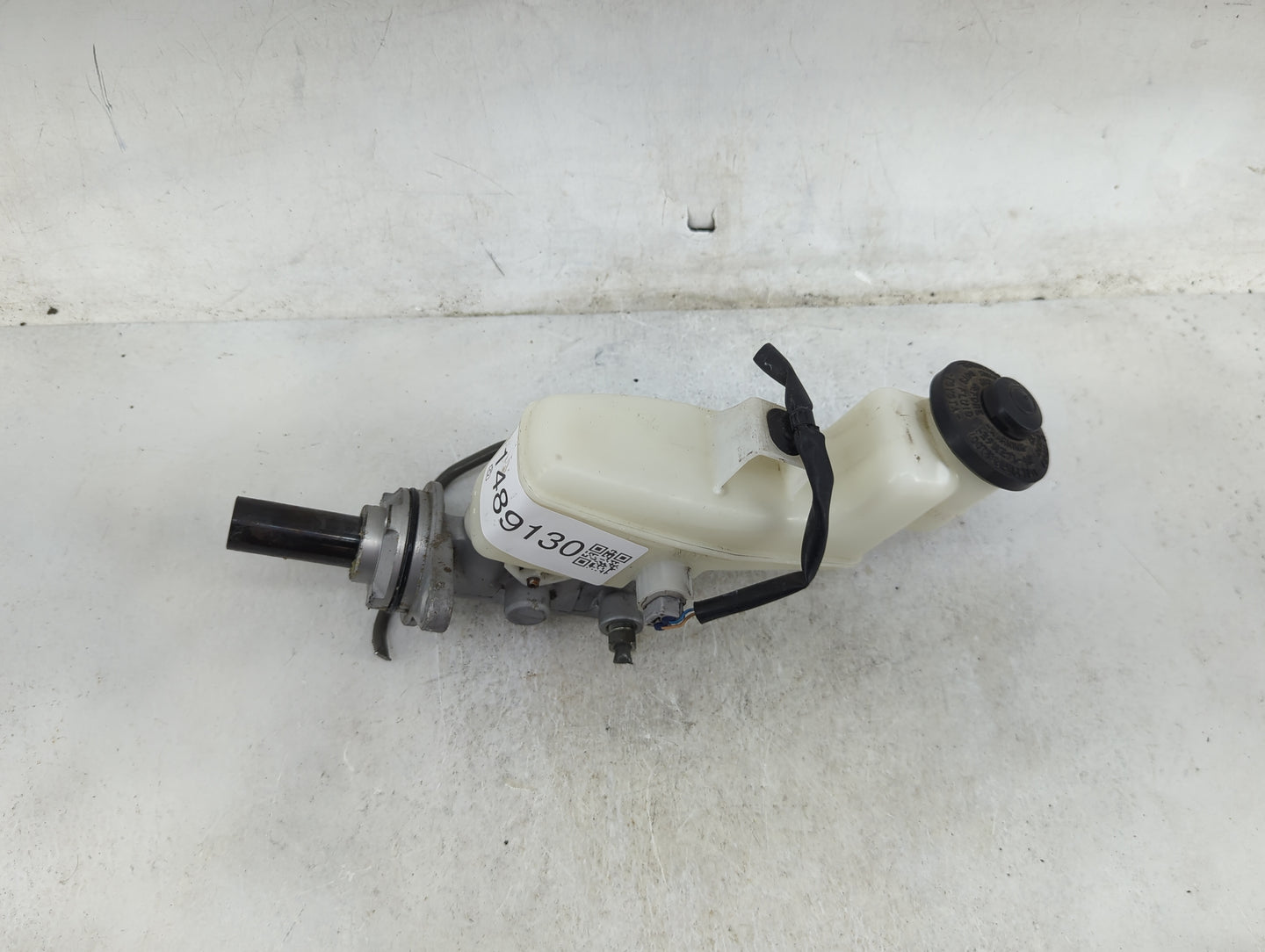 2013-2013 Toyota Camry Brake Master Cylinder 1489130 - Oemusedautoparts1.com