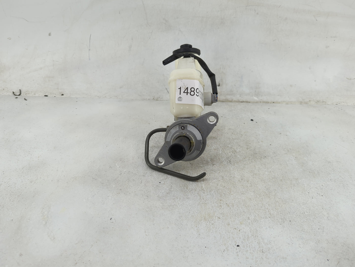 2013-2013 Toyota Camry Brake Master Cylinder 1489130 - Oemusedautoparts1.com