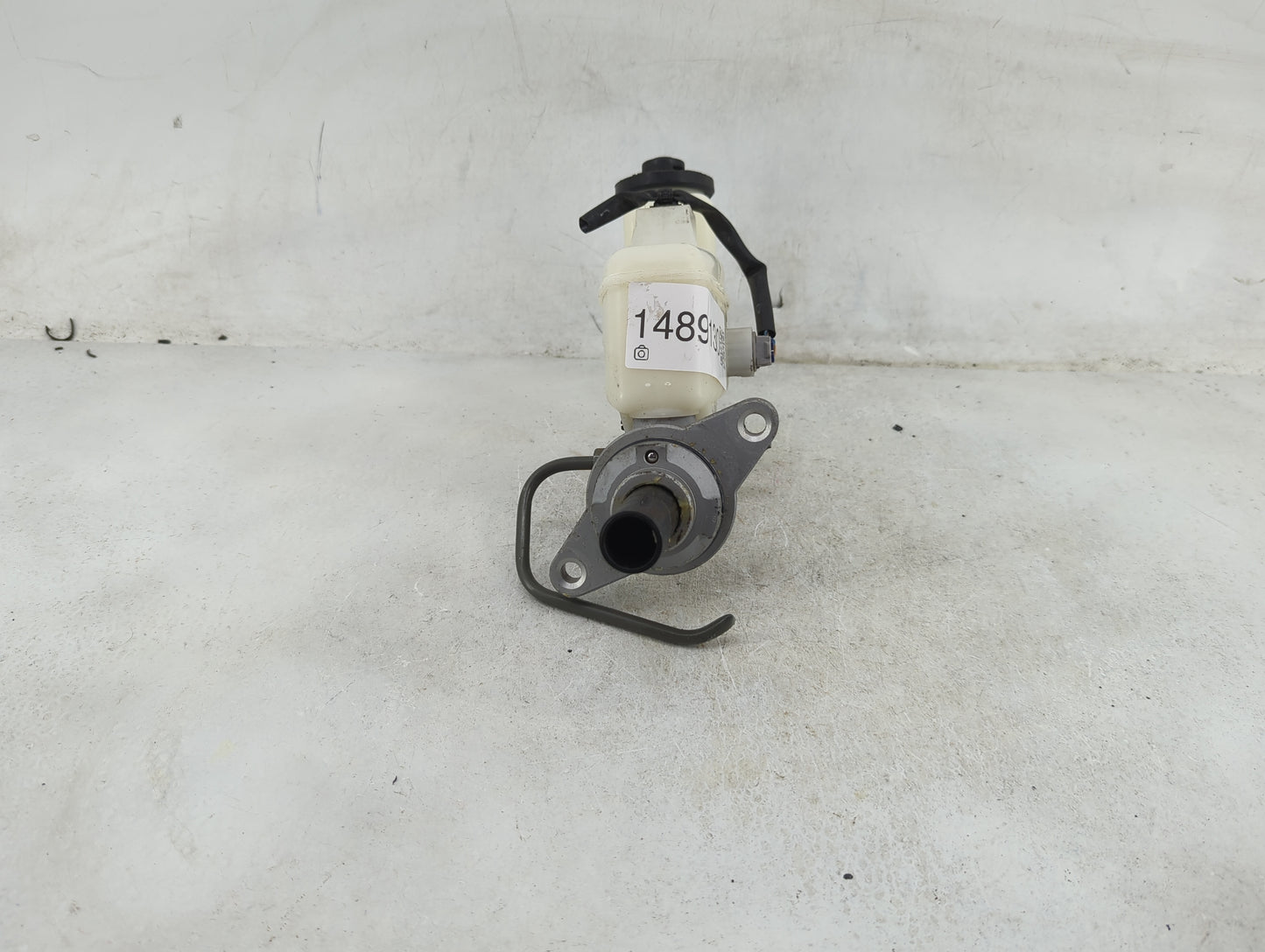 2013-2013 Toyota Camry Brake Master Cylinder 1489130 - Oemusedautoparts1.com