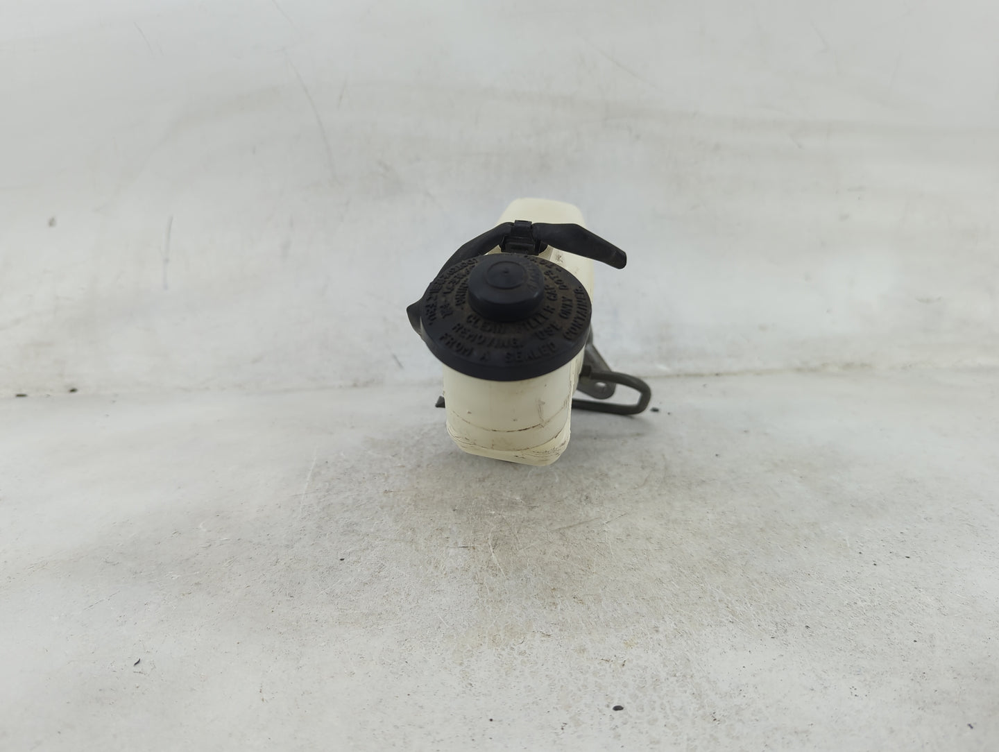 2013-2013 Toyota Camry Brake Master Cylinder 1489130 - Oemusedautoparts1.com