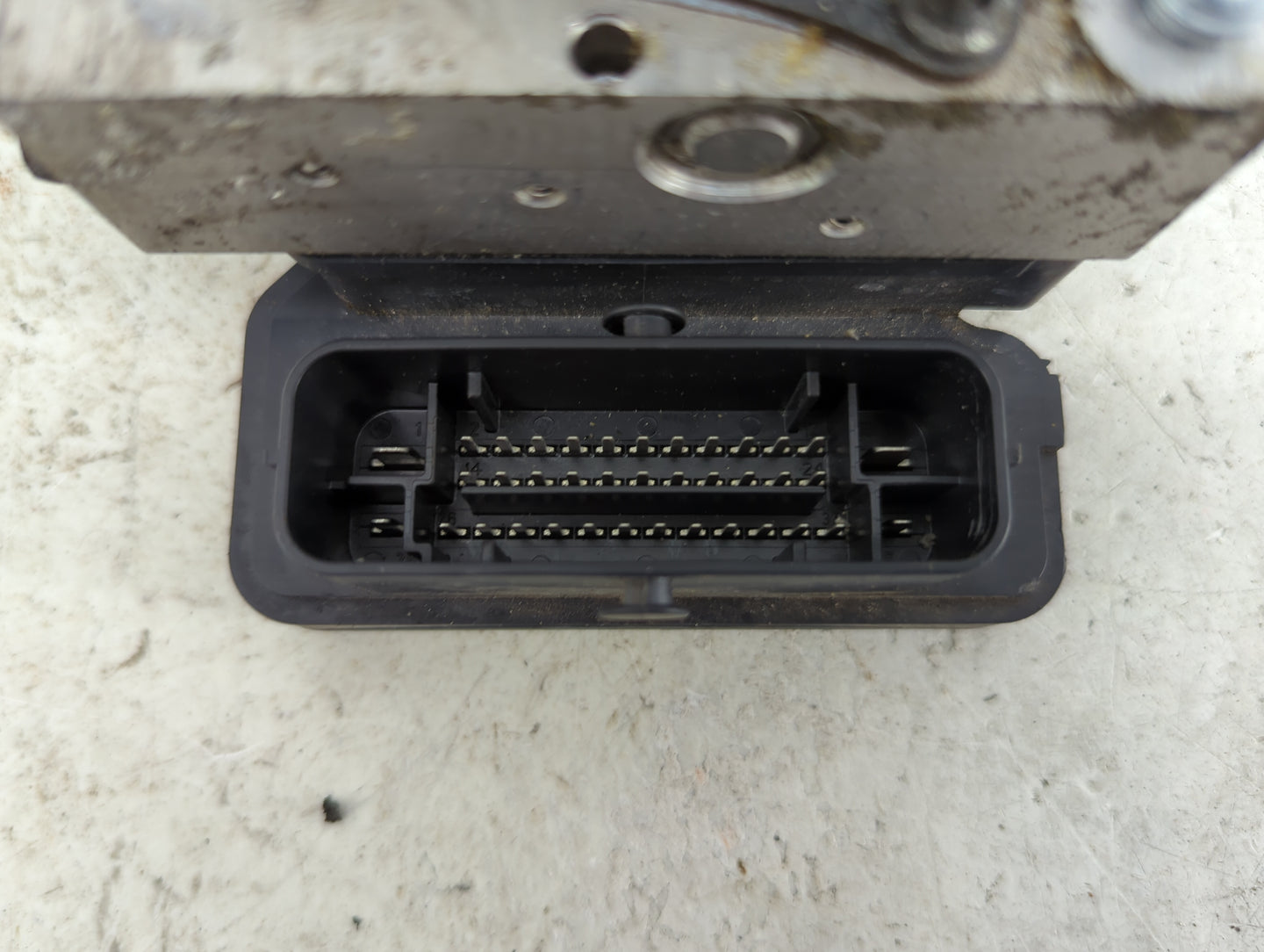 2013 Toyota Camry ABS Pump Control Module Replacement P/N:0265956060 133038737030 Fits OEM Used Auto Parts - Oemusedautopart