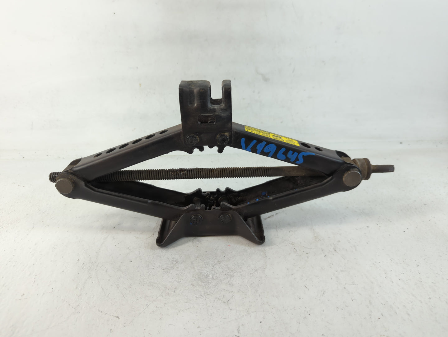 2013 Toyota Camry Spare Scissor Car Jack - Oemusedautoparts1.com