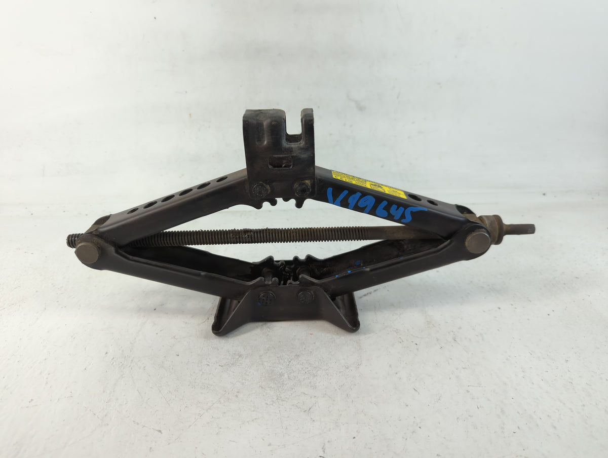 2013 Toyota Camry Spare Scissor Car Jack 748848 - Oemusedautoparts1.com