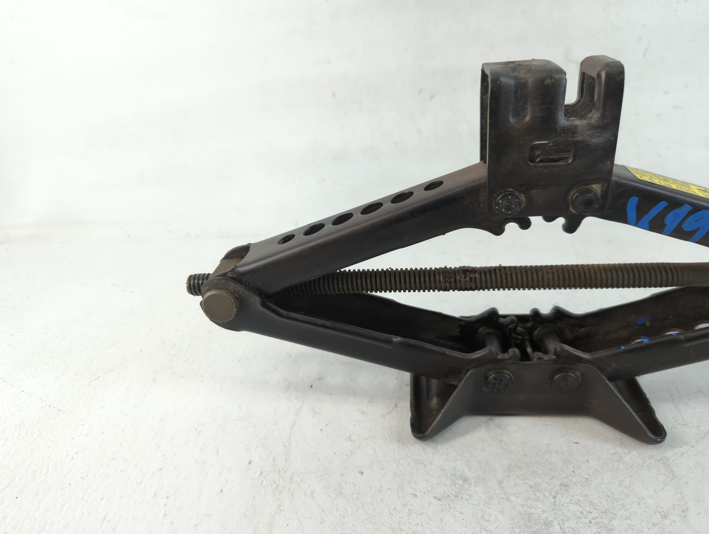 2013 Toyota Camry Spare Scissor Car Jack 748848 - Oemusedautoparts1.com