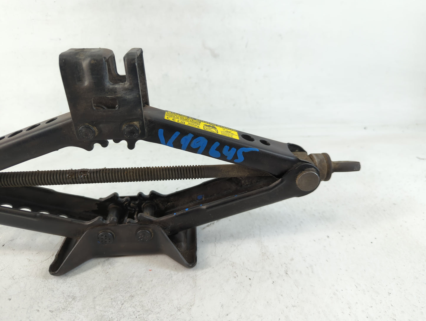 2013 Toyota Camry Spare Scissor Car Jack - Oemusedautoparts1.com