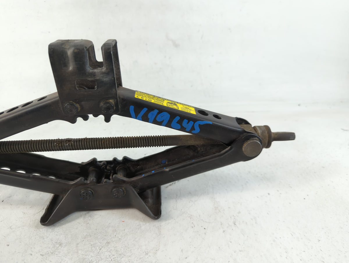 2013 Toyota Camry Spare Scissor Car Jack 748848 - Oemusedautoparts1.com