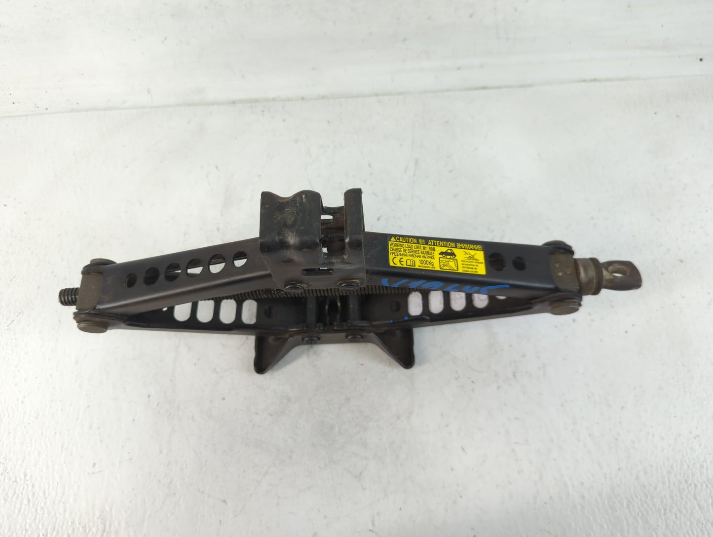 2013 Toyota Camry Spare Scissor Car Jack - Oemusedautoparts1.com