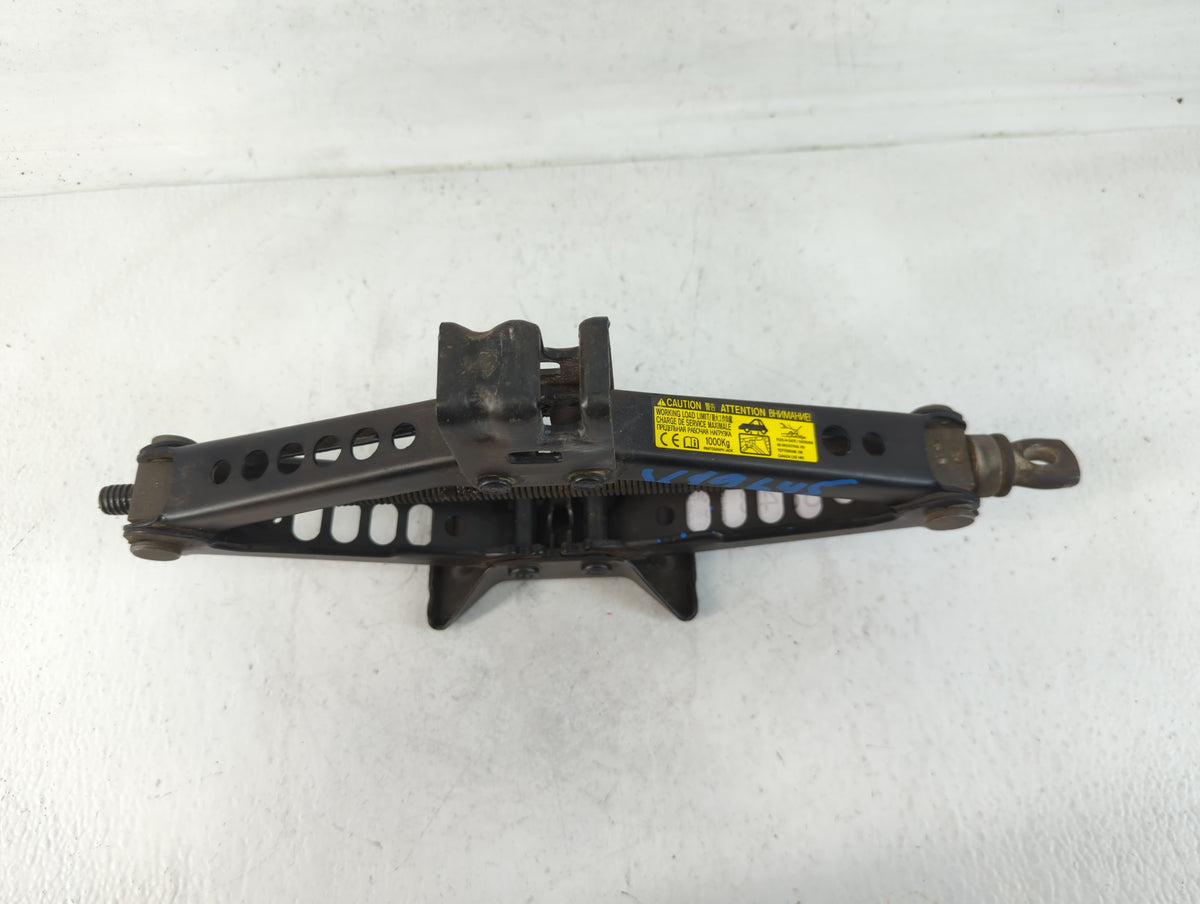 2013 Toyota Camry Spare Scissor Car Jack 748848 - Oemusedautoparts1.com