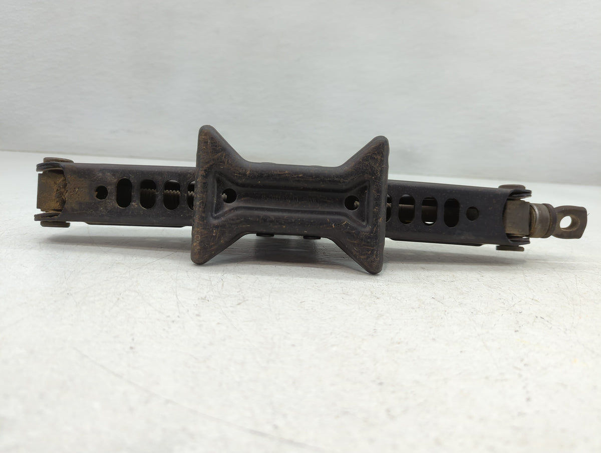 2013 Toyota Camry Spare Scissor Car Jack 761393 - Oemusedautoparts1.com
