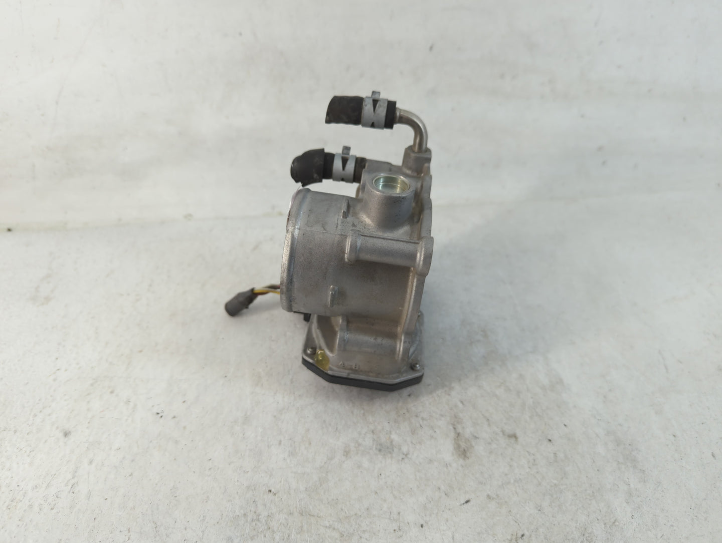 2012-2017 Toyota Camry Throttle Body P/N:22030-36020 Fits Fits 2012 2013 2014 2015 2016 2017 2018 2019 2020 2021 OEM Used Au