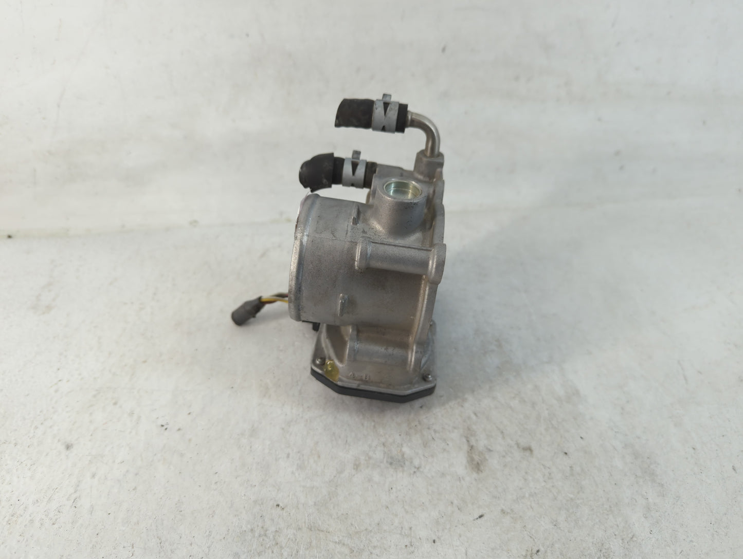 2012-2017 Toyota Camry Throttle Body P/N:22030-36020 Fits Fits 2012 2013 2014 2015 2016 2017 2018 2019 2020 2021 OEM Used Au