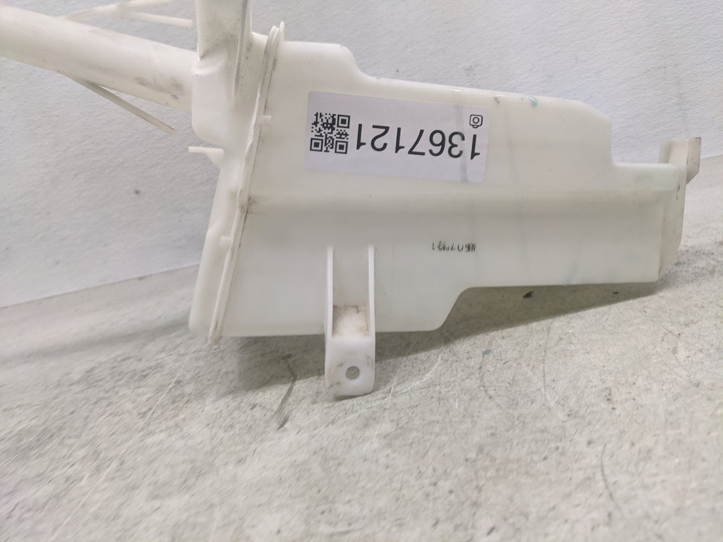 2009-2013 Toyota Corolla Windshield Washer Fluid Reservoir Bottle Oem - Oemusedautoparts1.com