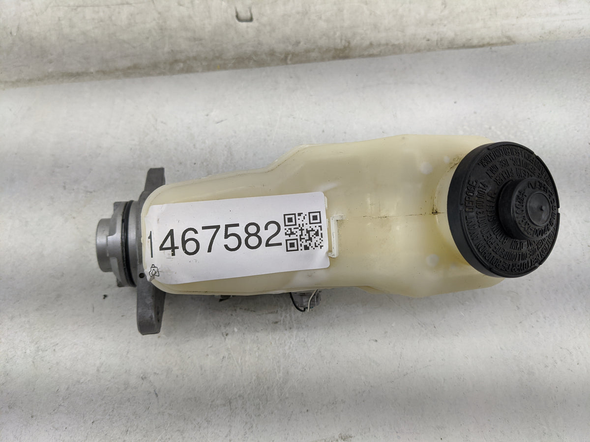2010-2013 Toyota Corolla Brake Master Cylinder 1467582 - Oemusedautoparts1.com