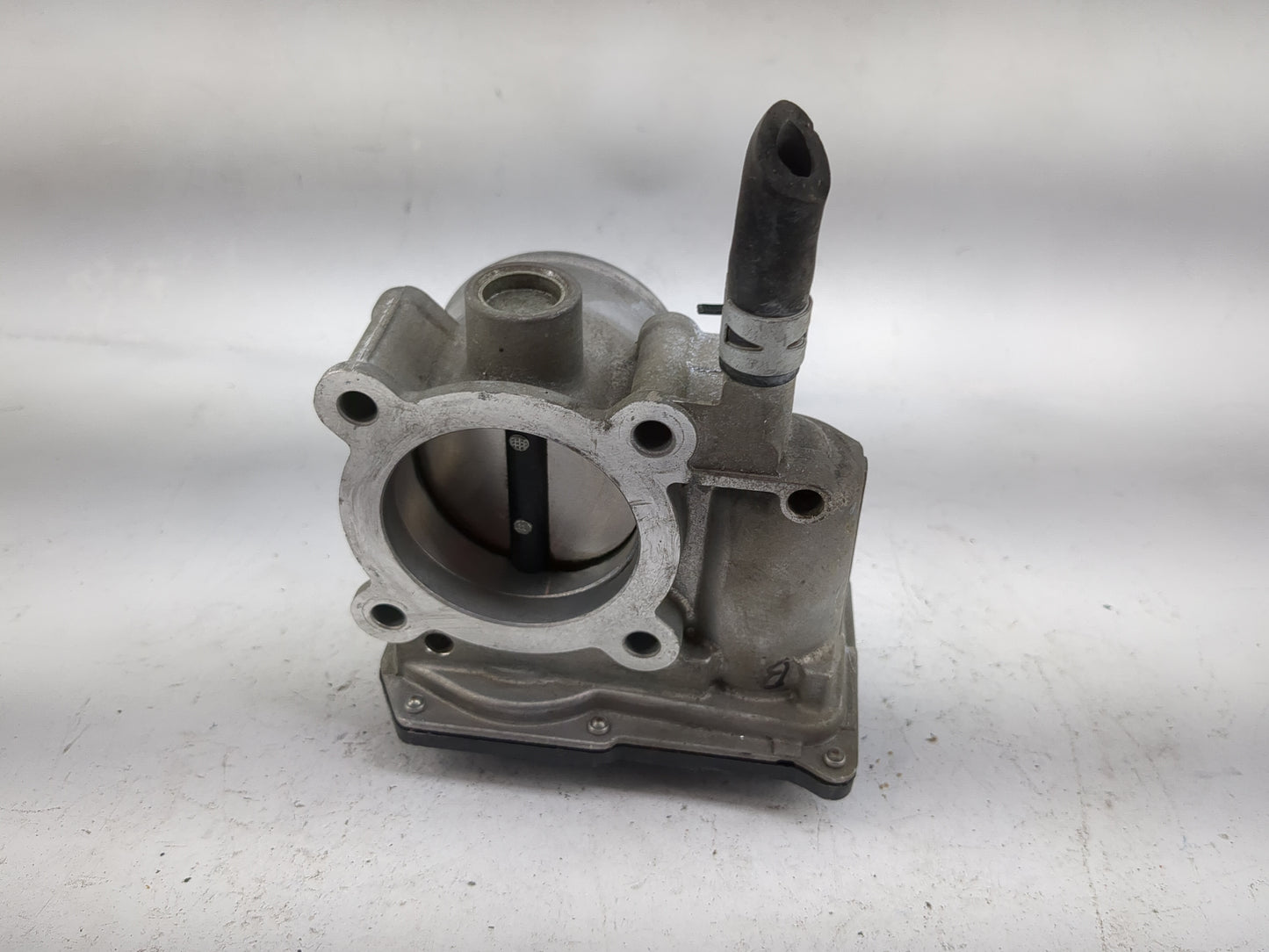 2011-2019 Toyota Corolla Throttle Body P/N:22030-0T080 Fits Fits 2011 2012 2013 2014 2015 2016 2017 2018 2019 OEM Used Auto 
