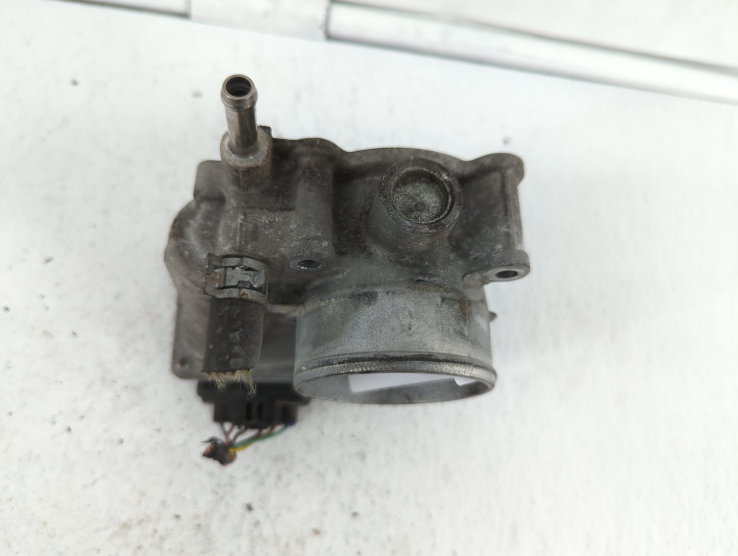 2011-2018 Toyota Corolla Throttle Body P/N:22030-0T080 Fits Fits 2011 2012 2013 2014 2015 2016 2017 2018 OEM Used Auto Parts