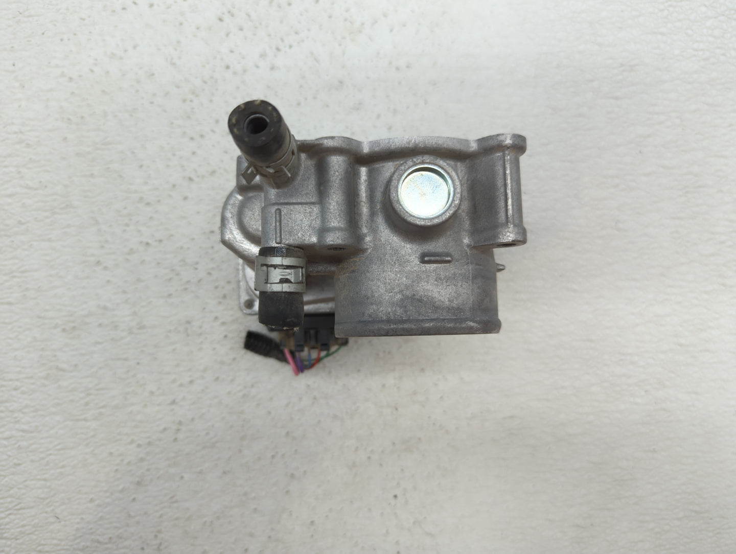 2011-2018 Toyota Corolla Throttle Body P/N:22030-0T080 Fits Fits 2011 2012 2013 2014 2015 2016 2017 2018 OEM Used Auto Parts