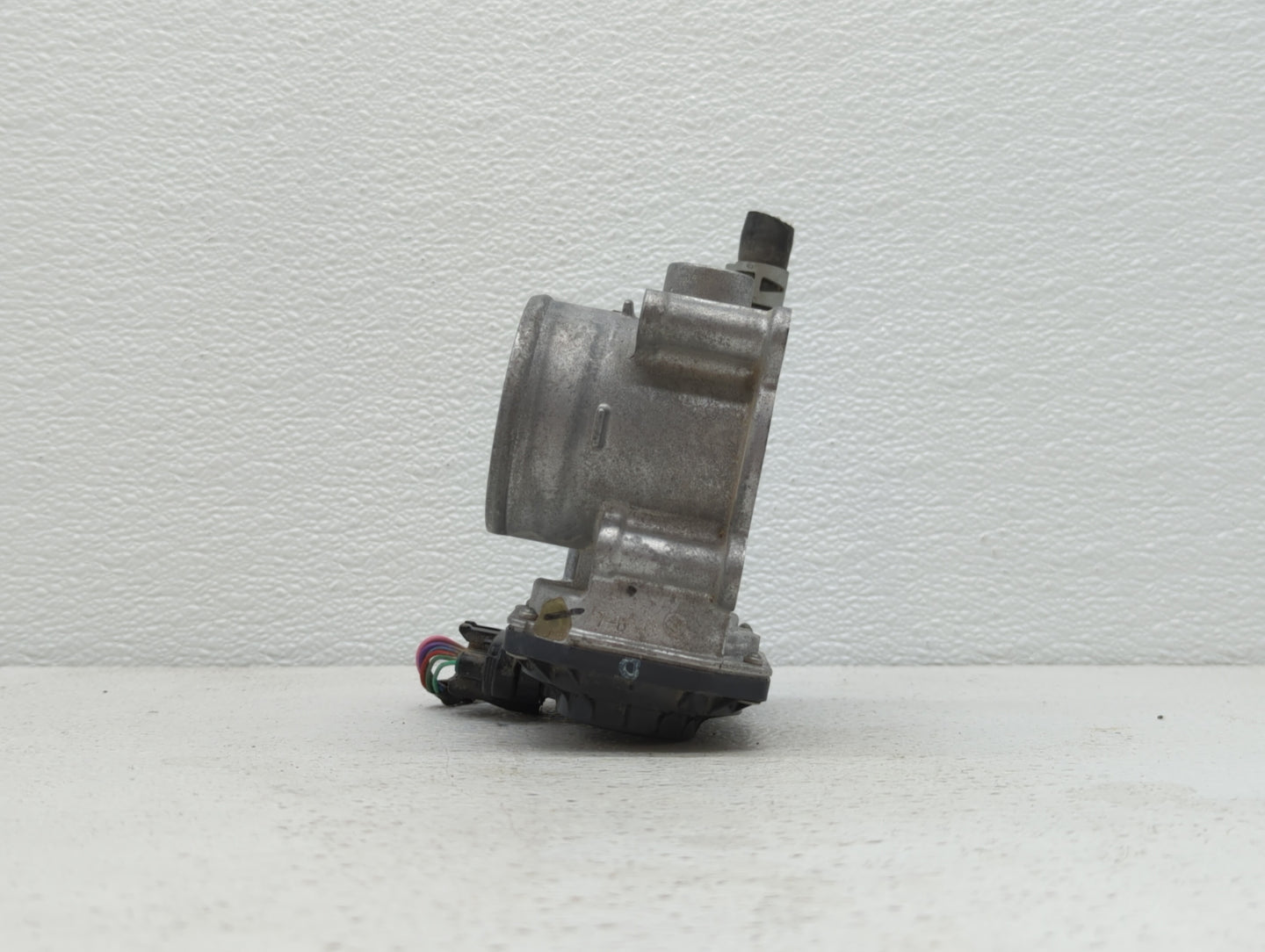 2011-2018 Toyota Corolla Throttle Body P/N:22030-0T080 Fits Fits 2011 2012 2013 2014 2015 2016 2017 2018 OEM Used Auto Parts