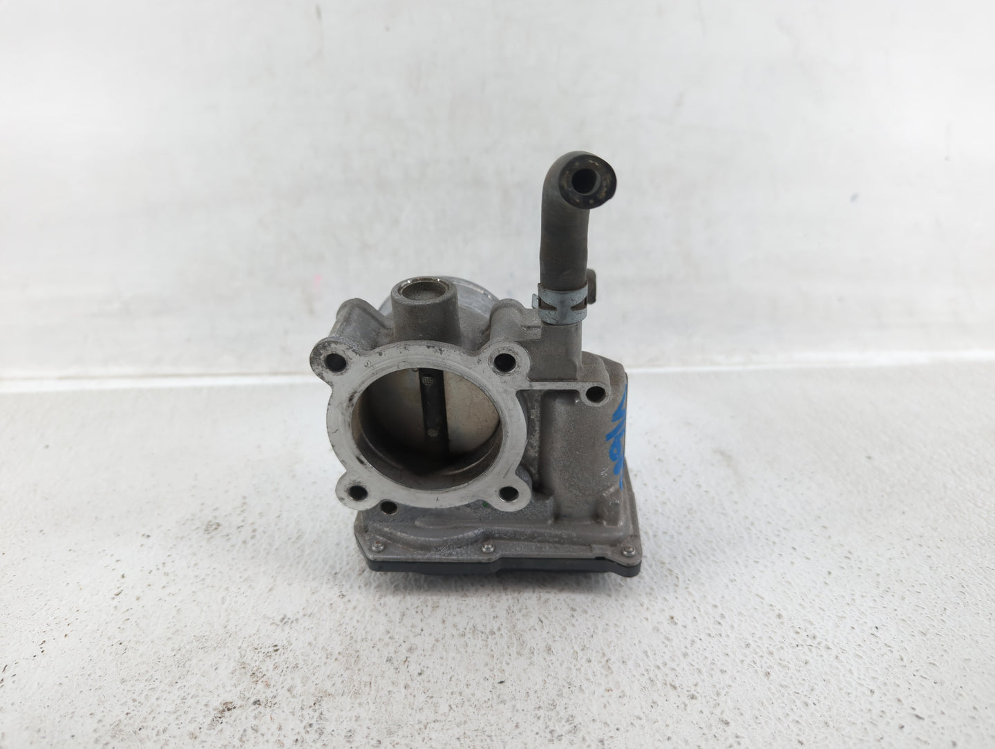 2011-2019 Toyota Corolla Throttle Body P/N:22030-0T080 Fits Fits 2011 2012 2013 2014 2015 2016 2017 2018 2019 OEM Used Auto 