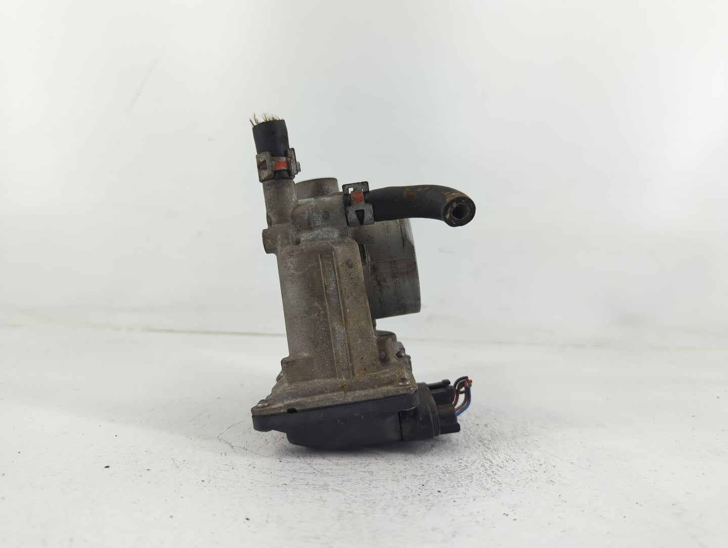 2011-2019 Toyota Corolla Throttle Body P/N:22030-0T080 Fits Fits 2011 2012 2013 2014 2015 2016 2017 2018 2019 OEM Used Auto 