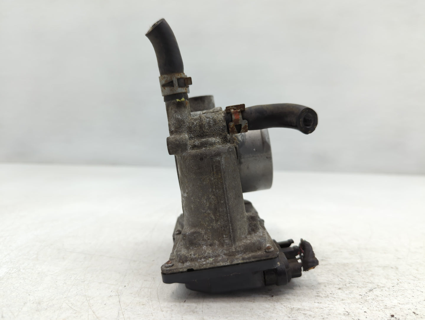 2011-2019 Toyota Corolla Throttle Body P/N:22030-01080 Fits Fits 2011 2012 2013 2014 2015 2016 2017 2018 2019 OEM Used Auto 
