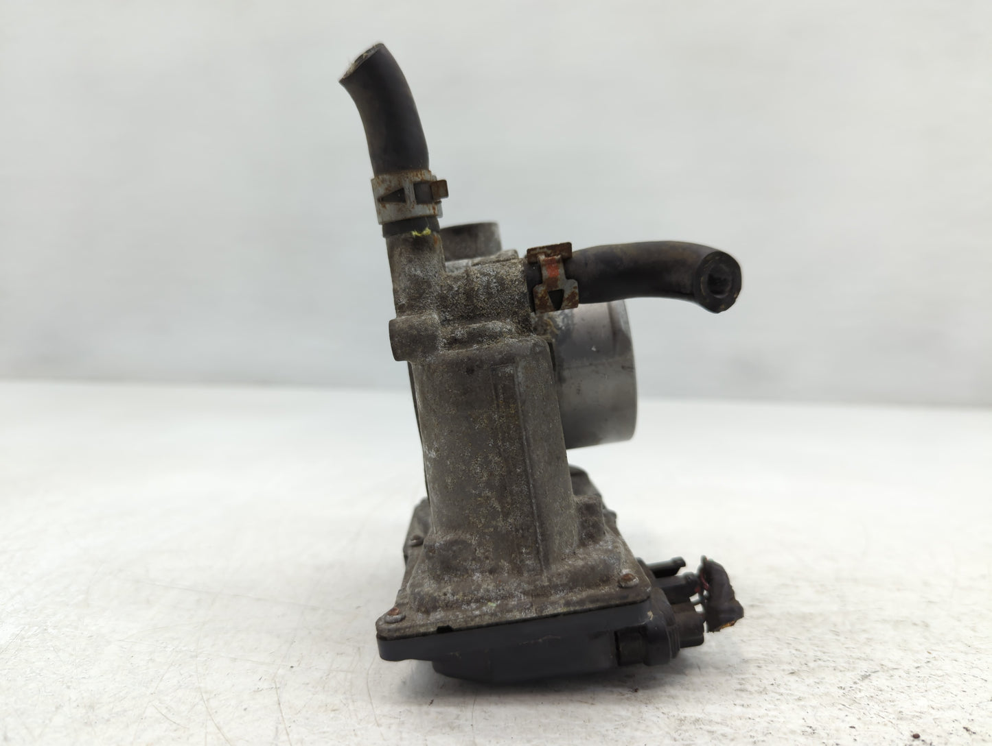 2011-2019 Toyota Corolla Throttle Body P/N:22030-01080 Fits Fits 2011 2012 2013 2014 2015 2016 2017 2018 2019 OEM Used Auto 