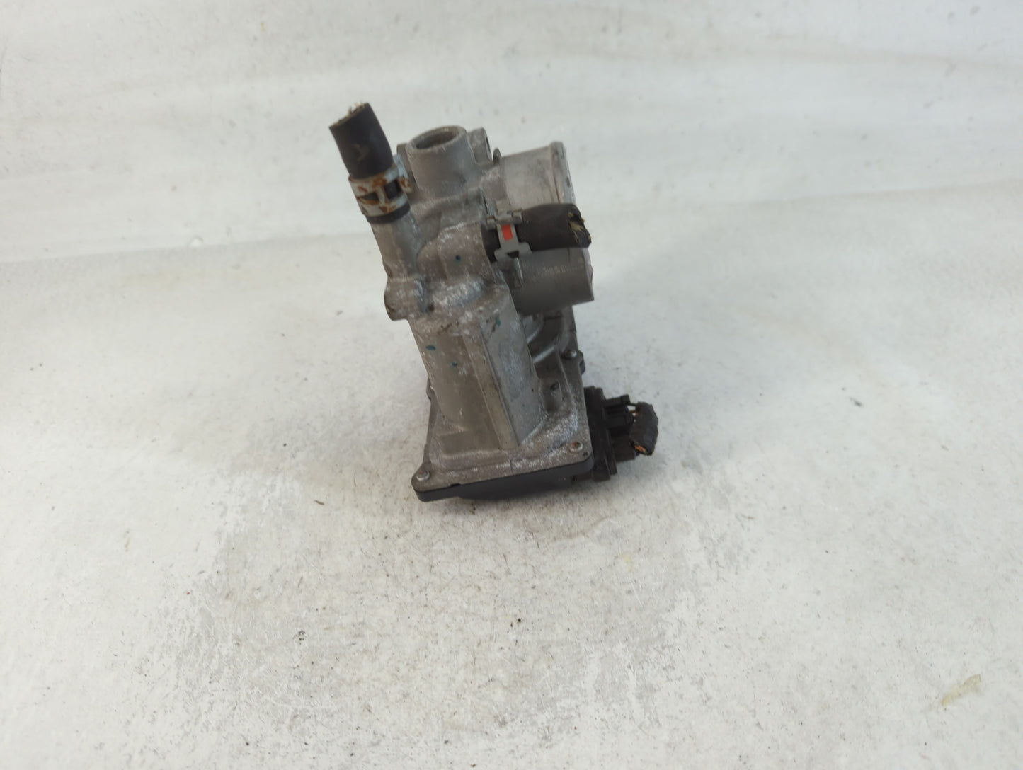 2011-2019 Toyota Corolla Throttle Body P/N:22030-0T080 Fits Fits 2011 2012 2013 2014 2015 2016 2017 2018 2019 OEM Used Auto 