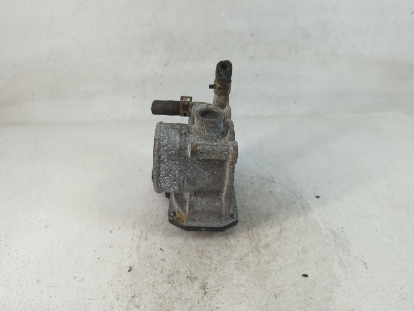 2011-2019 Toyota Corolla Throttle Body P/N:22030-0T080 Fits Fits 2011 2012 2013 2014 2015 2016 2017 2018 2019 OEM Used Auto 