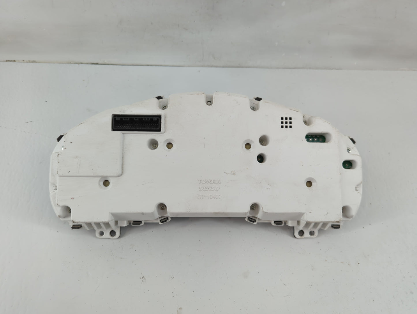 2011-2013 Toyota Highlander Instrument Cluster Speedometer Gauges P/N:83800-0E310-00 Fits Fits 2011 2012 2013 OEM Used Auto 