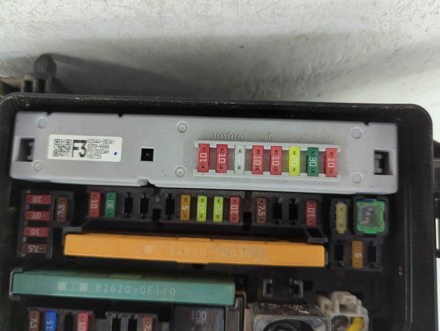 2011-2013 Toyota Highlander Fusebox Fuse Box Panel Relay Module Fits Fits 2011 2012 2013 OEM Used Auto Parts - Oemusedautopa