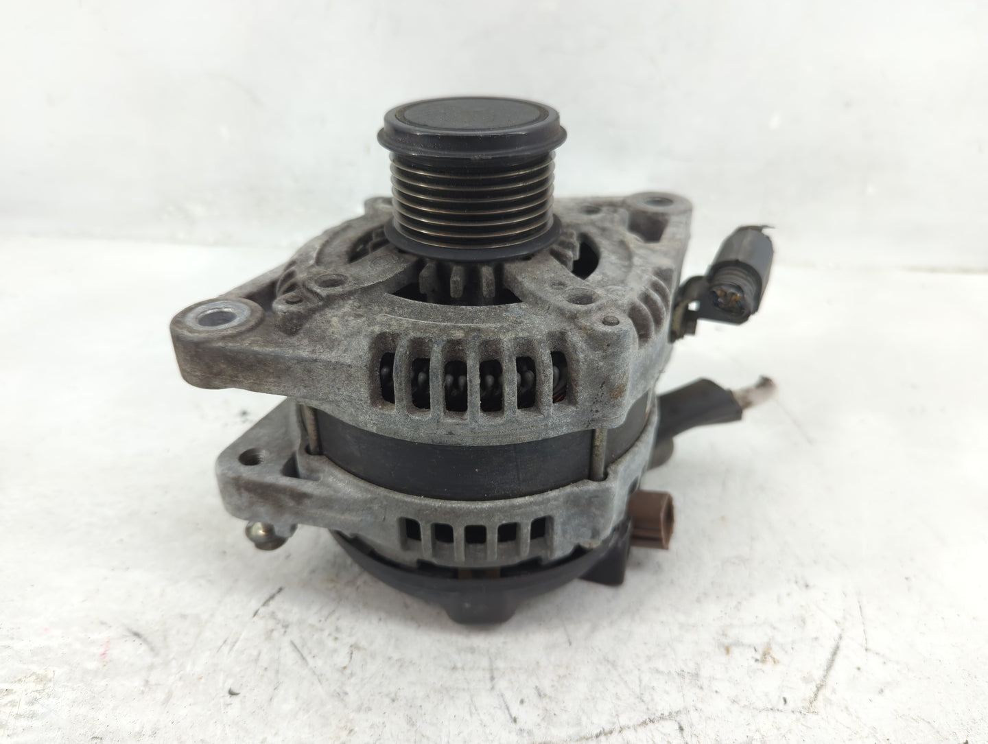 2008-2013 Toyota Highlander Alternator Replacement Generator Charging Assembly Engine OEM P/N:27060-0P241 Fits OEM Used Auto
