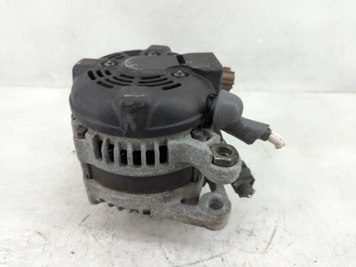 2008-2013 Toyota Highlander Alternator Replacement Generator Charging Assembly Engine OEM P/N:27060-0P241 Fits OEM Used Auto
