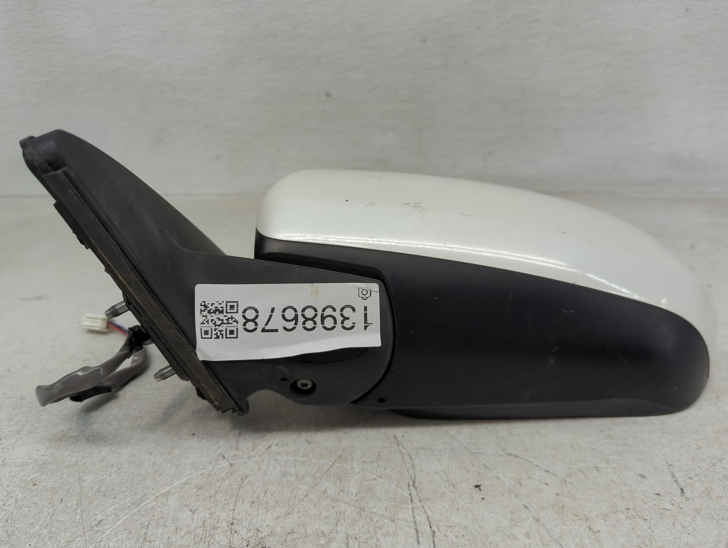 2008-2013 Toyota Highlander Driver Side View Mirror - Left Door Mirror OEM Used - Oemusedautoparts1.com