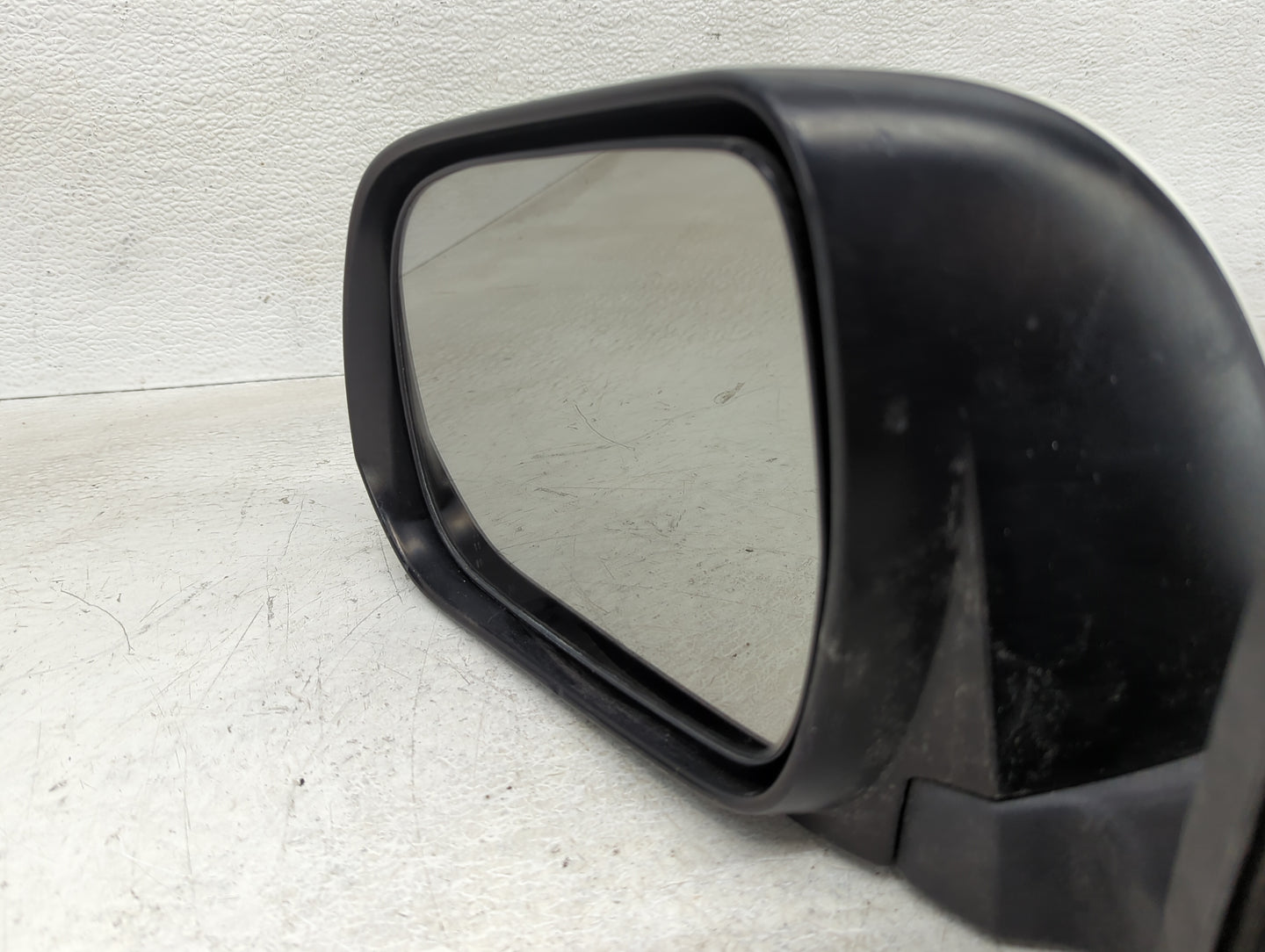 2008-2013 Toyota Highlander Driver Side View Mirror - Left Door Mirror OEM Used - Oemusedautoparts1.com