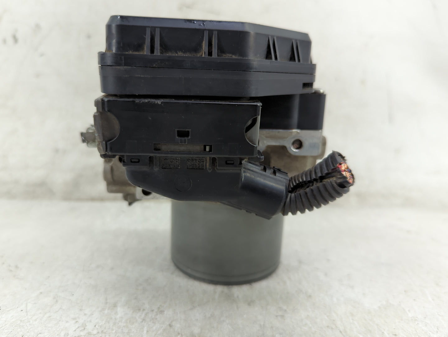 2011-2013 Toyota Highlander ABS Pump Control Module Replacement P/N:133800-5730 44540-0E192 Fits Fits 2011 2012 2013 OEM Use