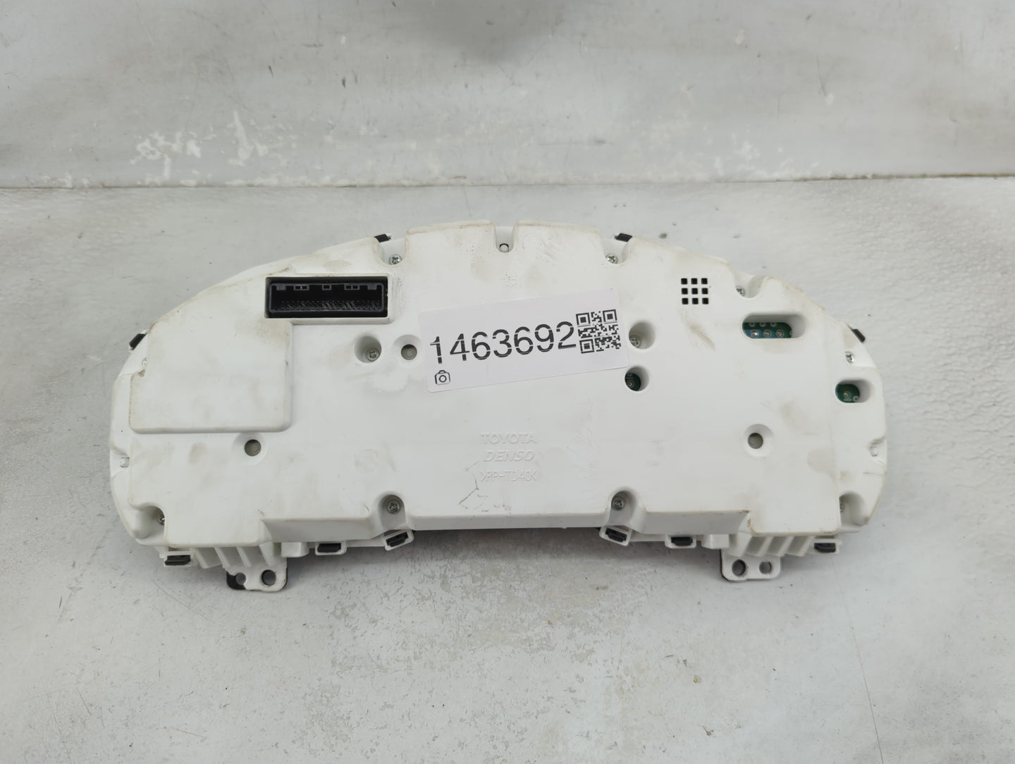 2011-2013 Toyota Highlander Instrument Cluster Speedometer Gauges P/N:83800-0E340-00 TN257460-4795 Miles:105K Fits OEM Used 