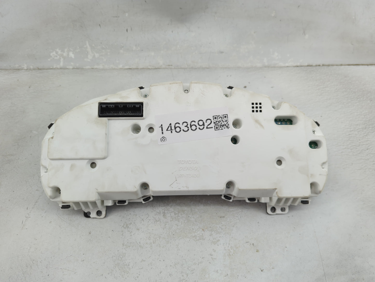 2011-2013 Toyota Highlander Instrument Cluster Speedometer Gauges P/N:83800-0E340-00 TN257460-4795 Miles:105K Fits OEM Used 