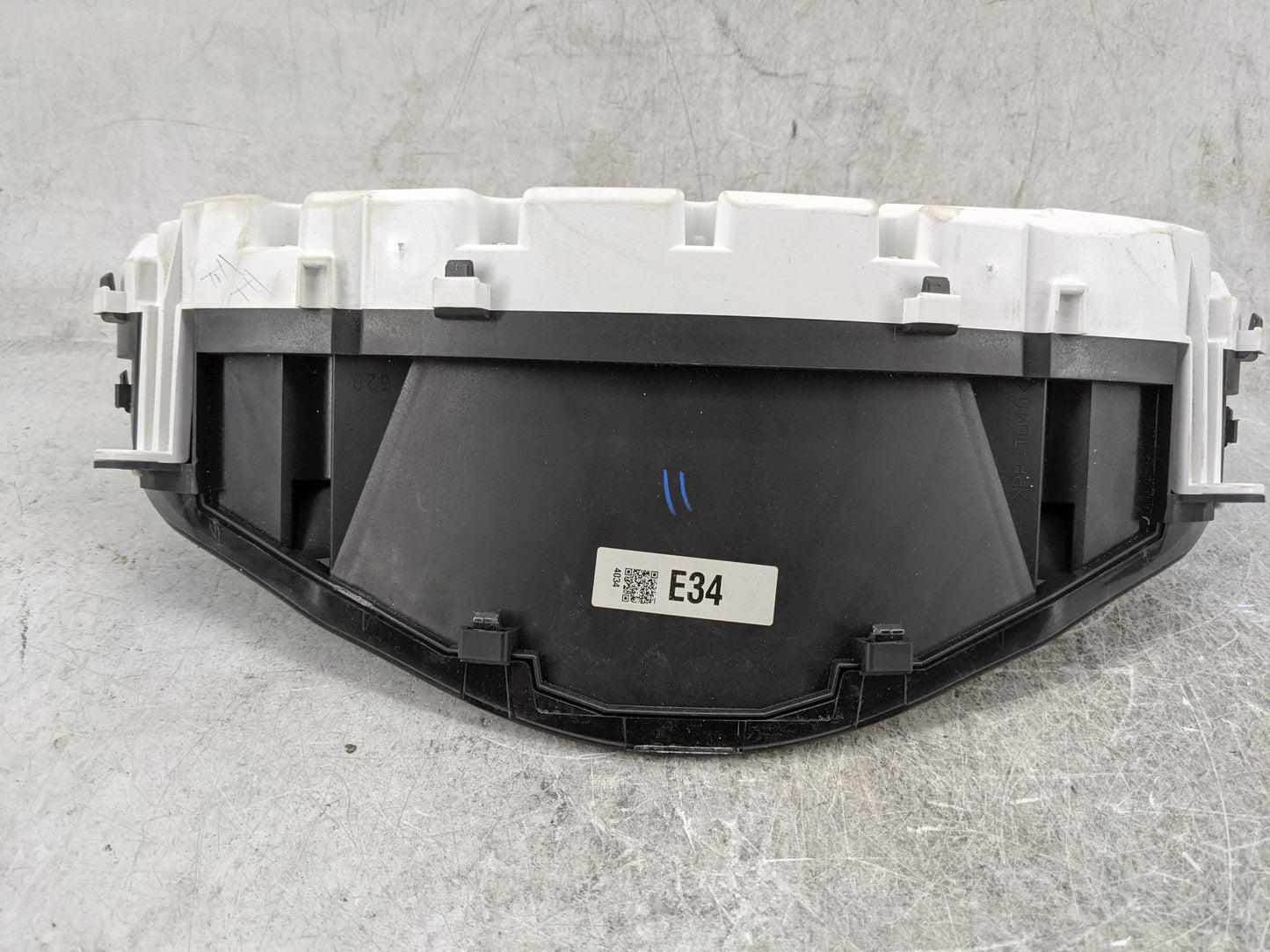 2011-2013 Toyota Highlander Instrument Cluster Speedometer Gauges P/N:83800-0E340-00 TN257460-4795 Miles:142K Fits OEM Used 