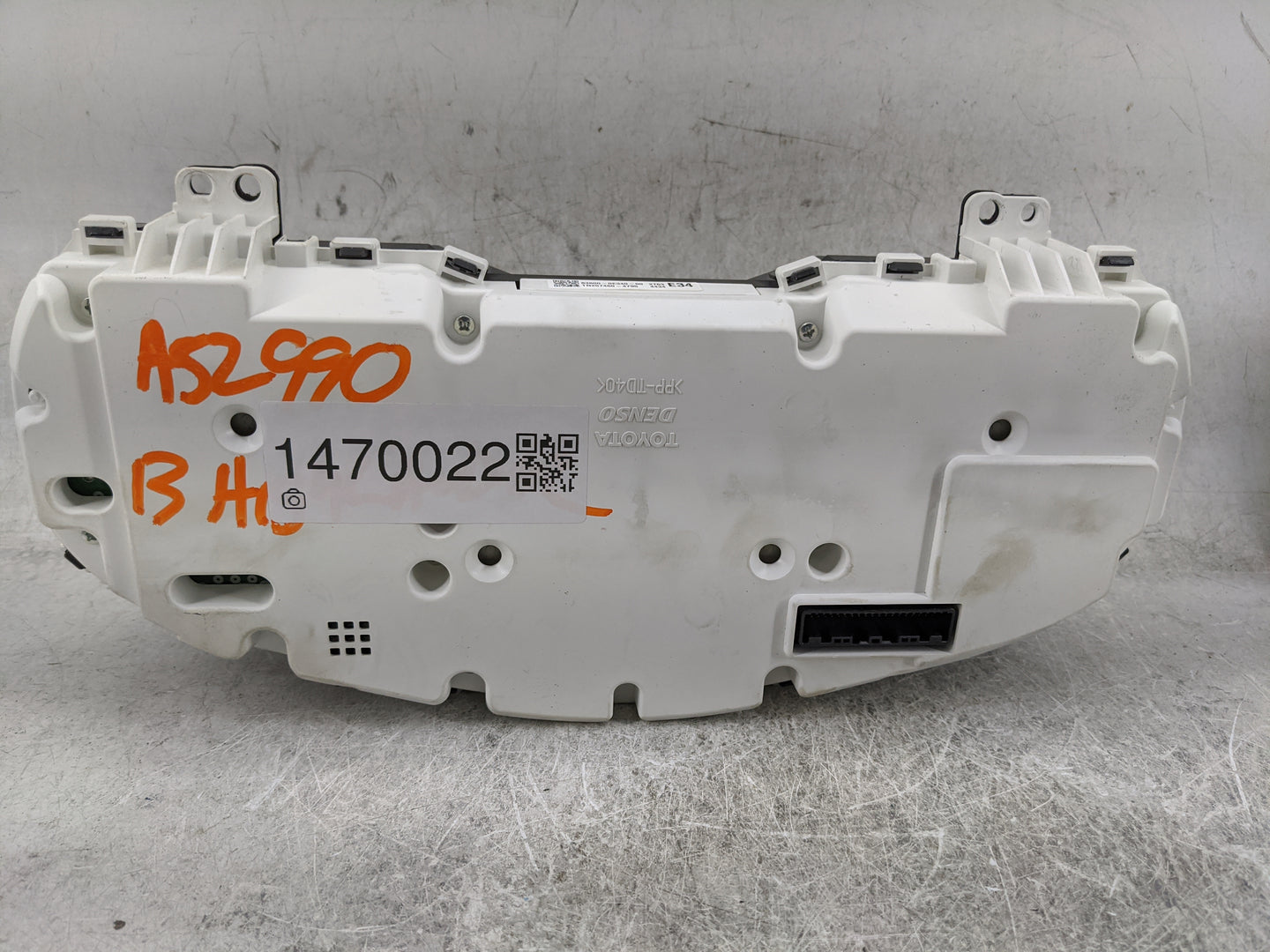 2011-2013 Toyota Highlander Instrument Cluster Speedometer Gauges P/N:83800-0E340-00 TN257460-4795 Miles:142K Fits OEM Used 