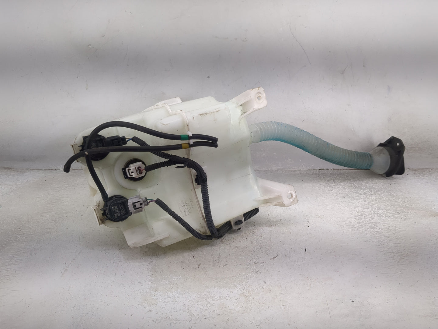 2008-2013 Toyota Highlander Windshield Washer Fluid Reservoir Bottle Oem 1473831 - Oemusedautoparts1.com