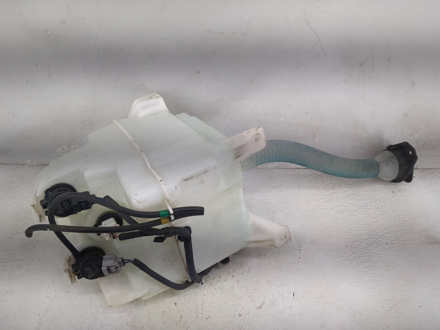 2008-2013 Toyota Highlander Windshield Washer Fluid Reservoir Bottle Oem 1473831 - Oemusedautoparts1.com