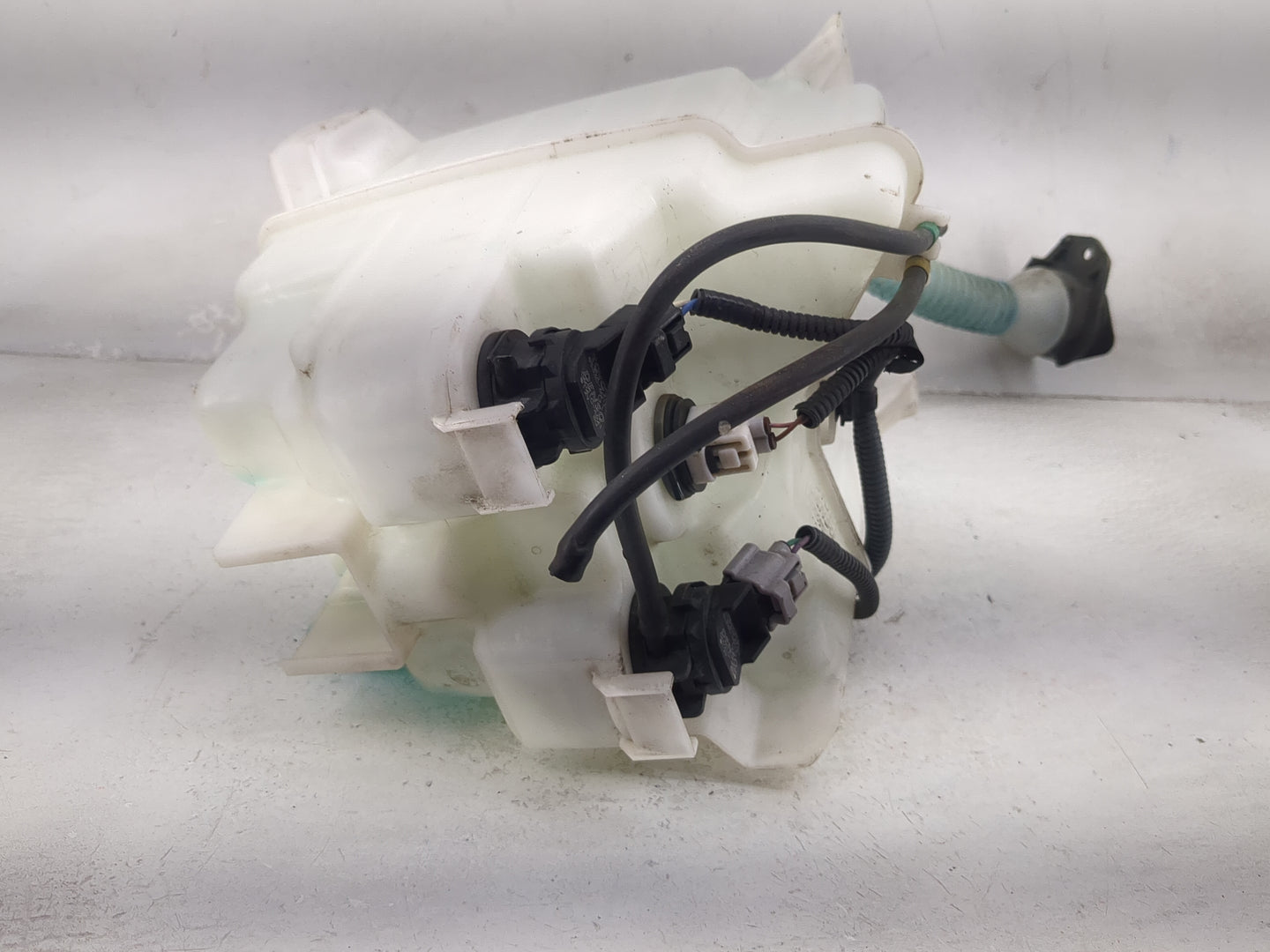 2008-2013 Toyota Highlander Windshield Washer Fluid Reservoir Bottle Oem 1473831 - Oemusedautoparts1.com
