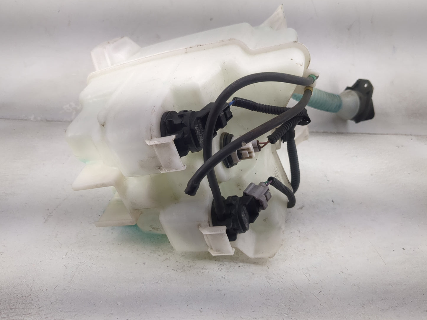 2008-2013 Toyota Highlander Windshield Washer Fluid Reservoir Bottle Oem 1473831 - Oemusedautoparts1.com